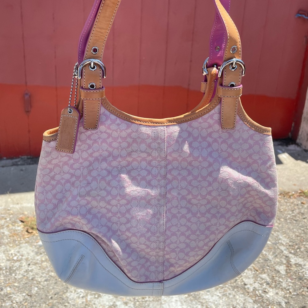 2000’a COACH bag.